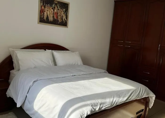 Modern Place-perfect Getaway شقة تيرانا