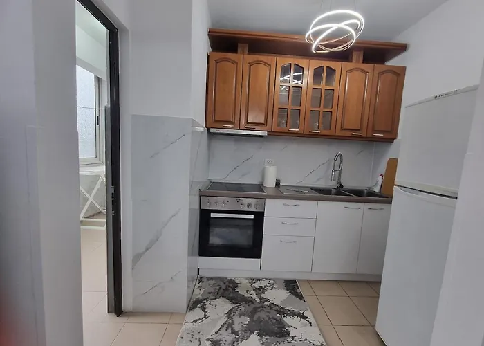 Modern Place-perfect Getaway ティラナ